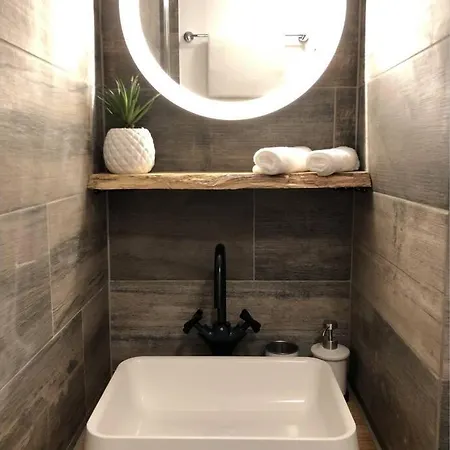 Un Petit Vintage A *